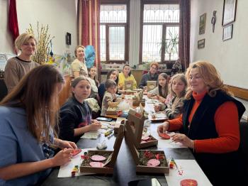 Поринути у дух великодніх традицій та власноруч створити унікальну писанку