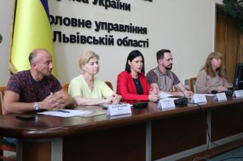 Податкова грамотність та сучасні електронні сервіси: податківці Львівщини зустрілися з працівниками Державної міграційної служби