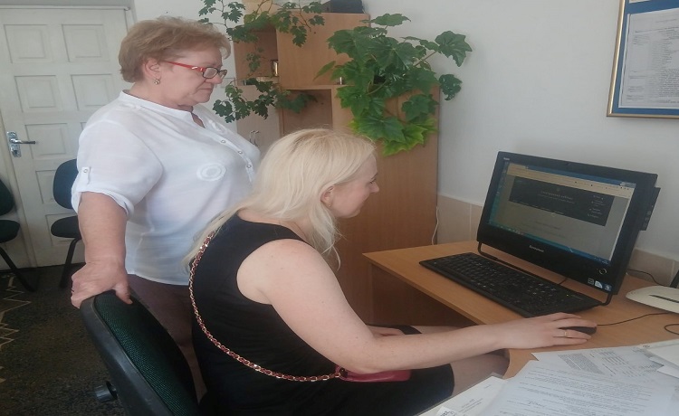Податківці надають практичну допомогу в користуванні електронними сервісами ДПС