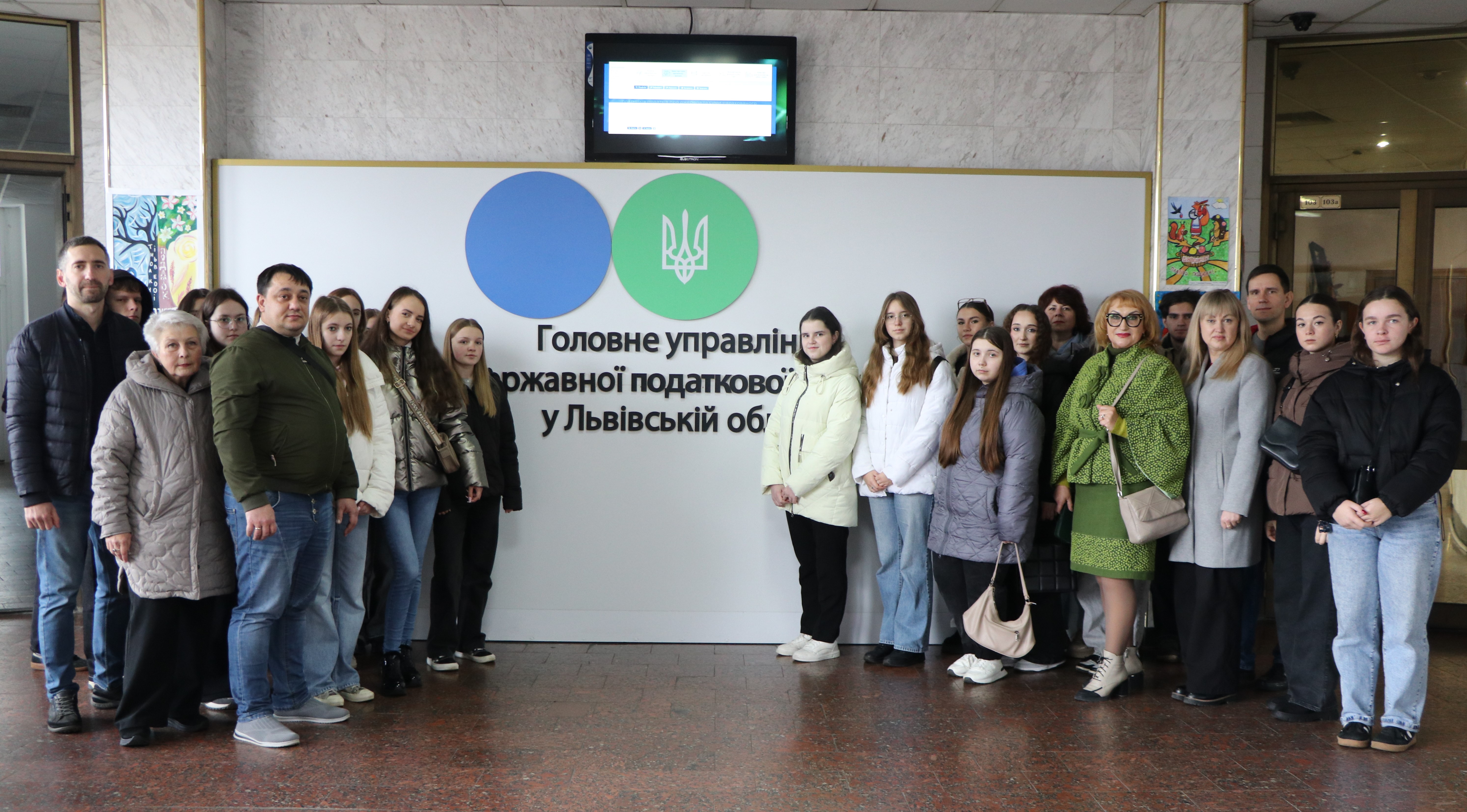 Студенти Львівського фахового коледжу харчової і переробної промисловості Національного університету харчових технологій відвідали податкову Львівщини . Фото № 1/0