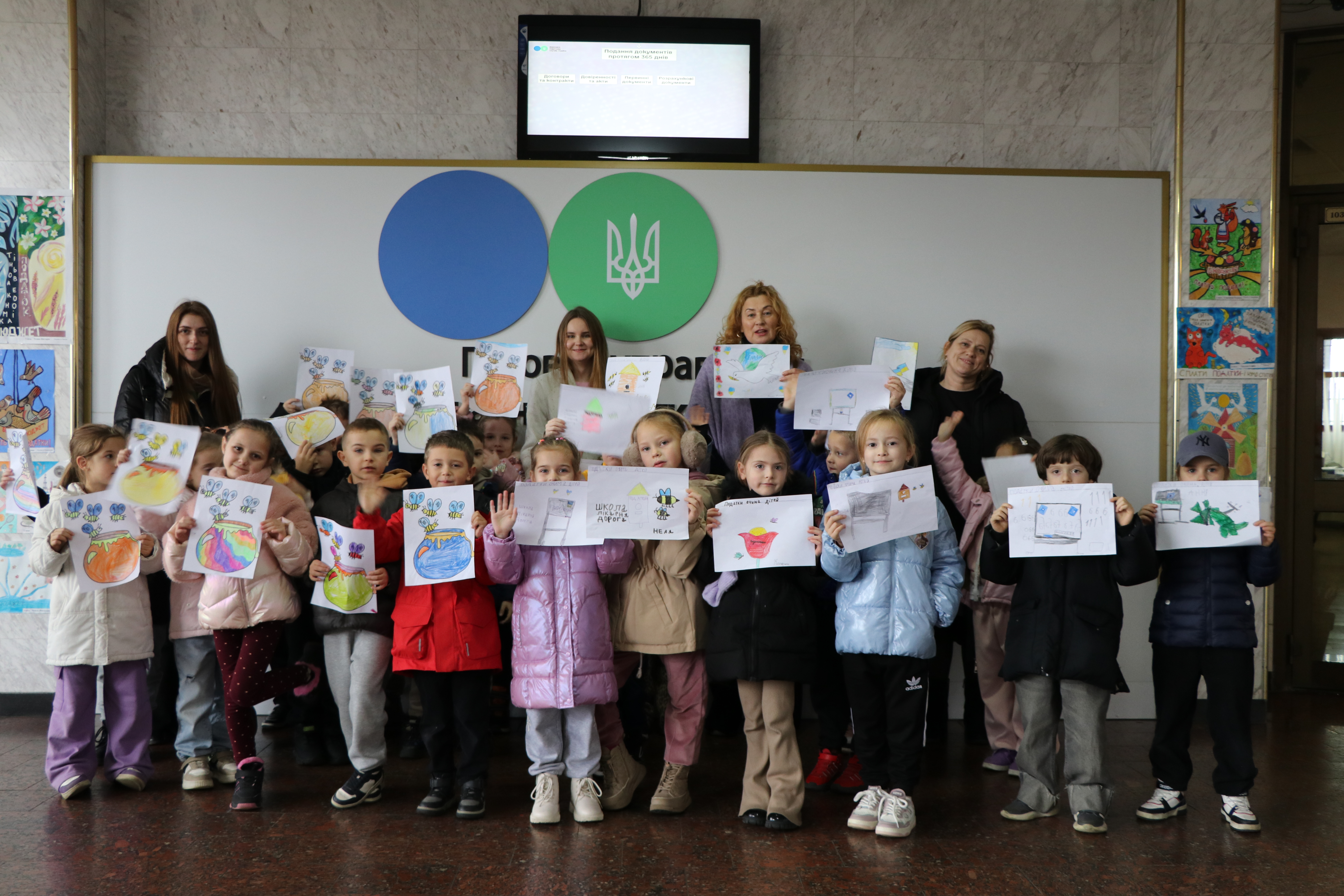 У Всесвітній день дитини у податковій Львівщини гостювали діти. Фото № 2/1