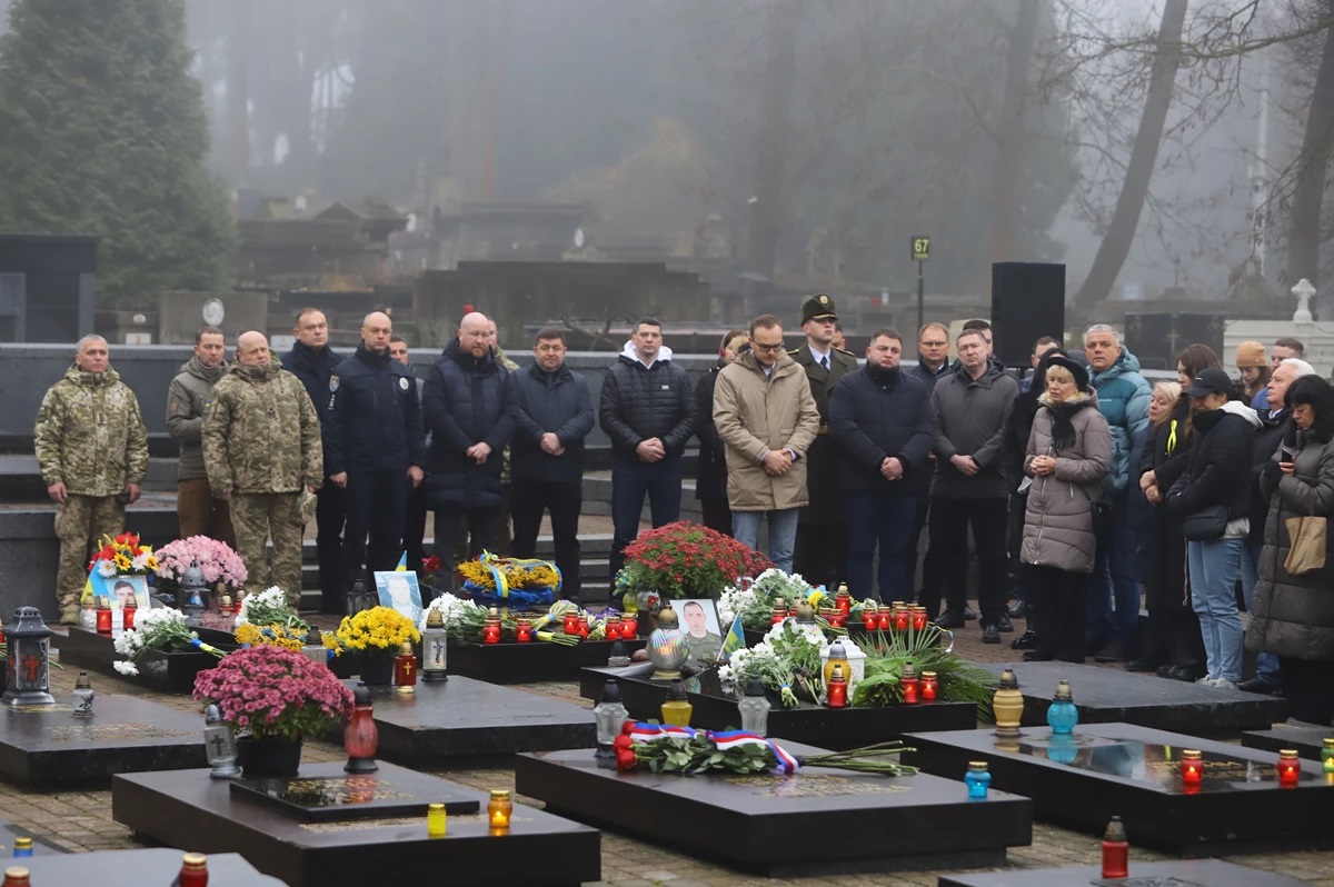 Заступник начальника Головного управління ДПС у Львівській області Роман Маца взяв участь у заходах до Дня Гідності та Свободи . Фото № 1/0