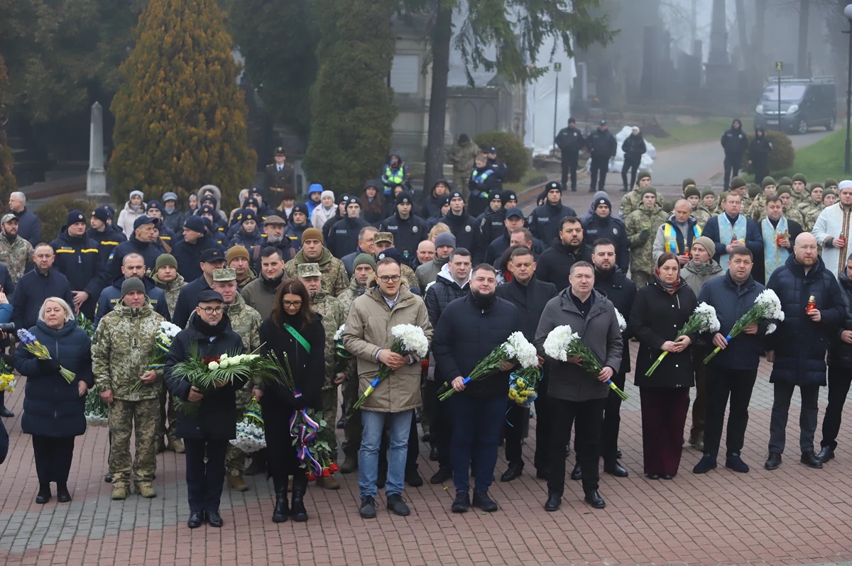 Заступник начальника Головного управління ДПС у Львівській області Роман Маца взяв участь у заходах до Дня Гідності та Свободи . Фото № 3/2