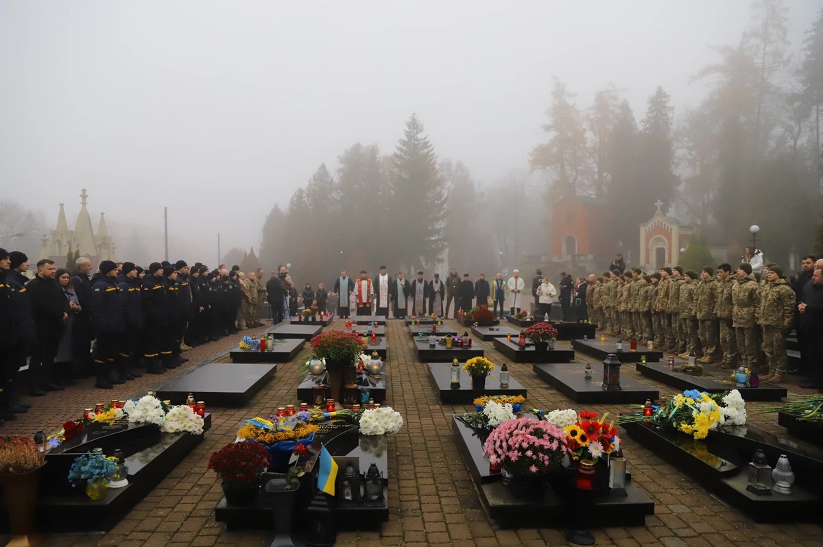 Заступник начальника Головного управління ДПС у Львівській області Роман Маца взяв участь у заходах до Дня Гідності та Свободи . Фото № 4/3