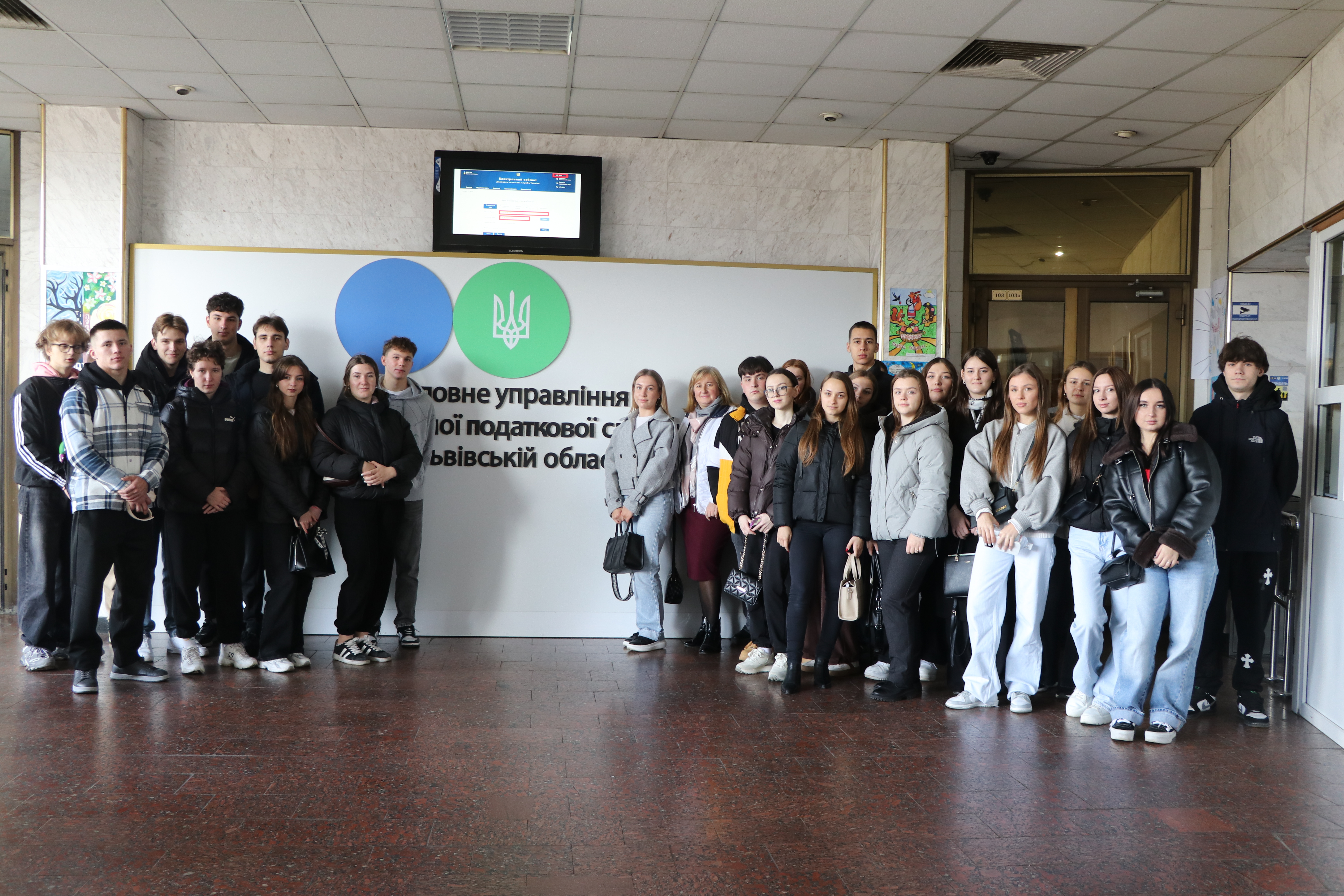 Студенти Львівського торговельно-економічного університету знайомилися з роботою податкової Львівщини . Фото № 1/0
