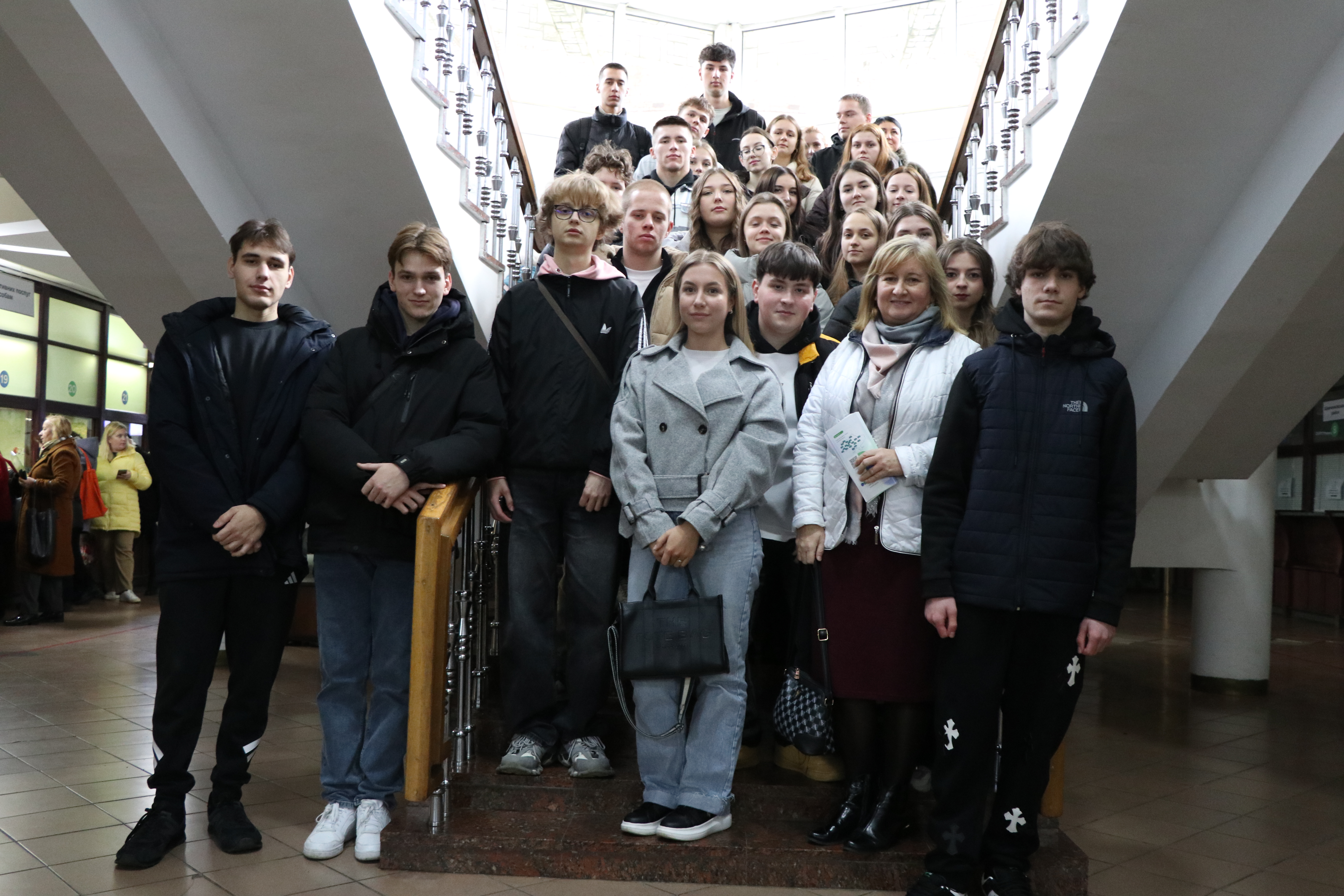 Студенти Львівського торговельно-економічного університету знайомилися з роботою податкової Львівщини . Фото № 5/4