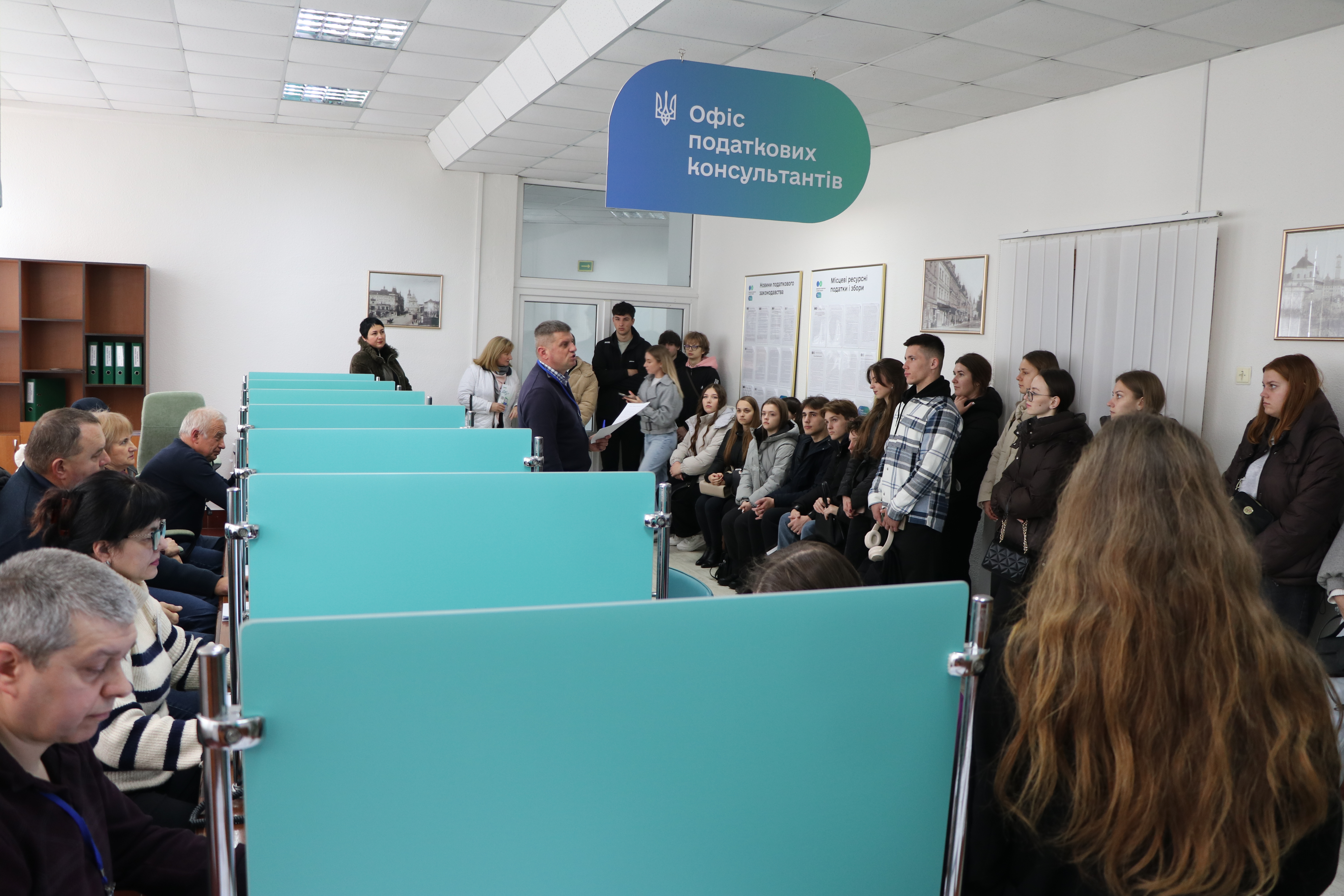 Студенти Львівського торговельно-економічного університету знайомилися з роботою податкової Львівщини . Фото № 8/7