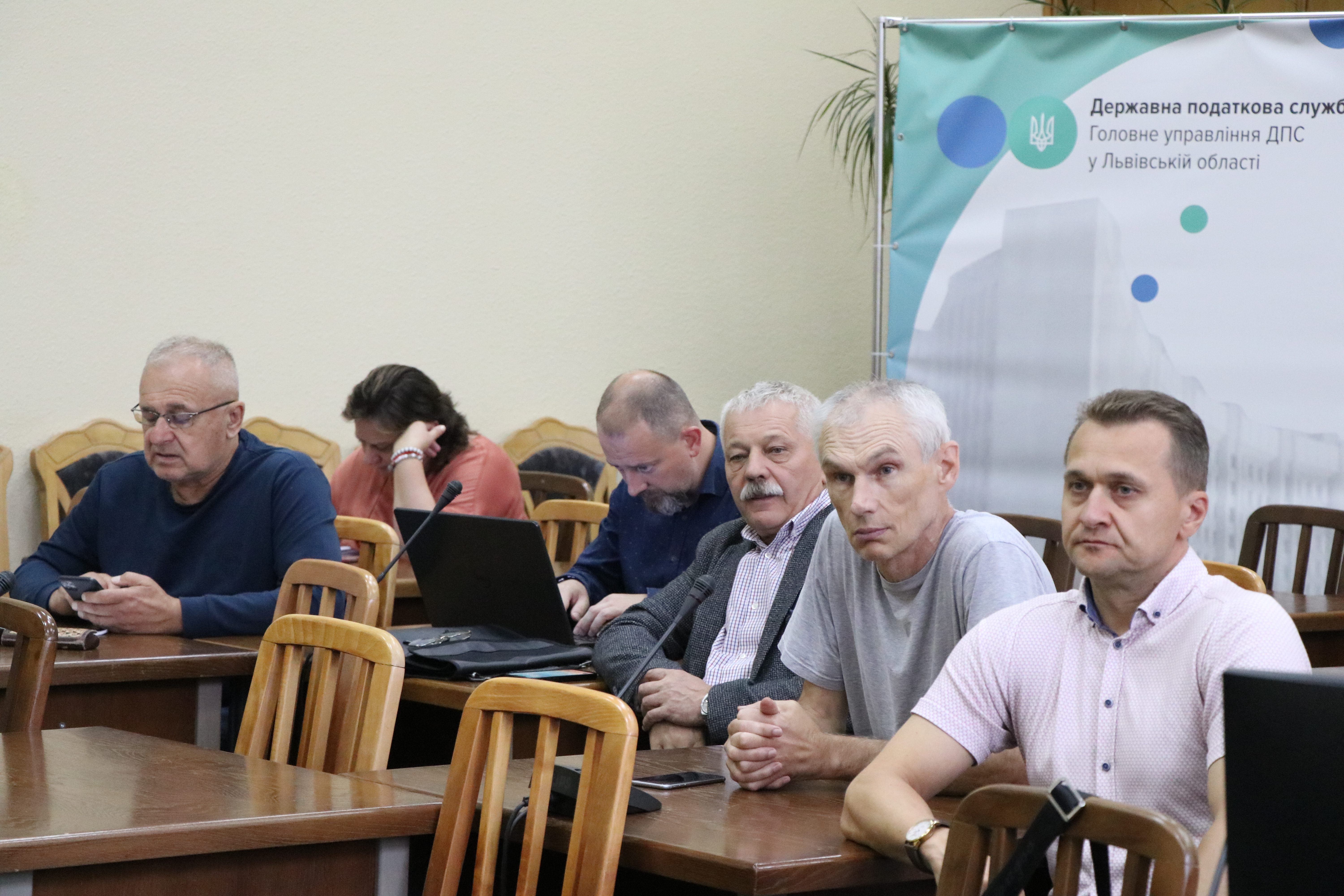 Членам Громадської ради презентовано новий сучасний сервіс - Офіс податкових консультантів, що нещодавно розпочав роботу у ГУ ДПС Львівщини. Фото № 2/1