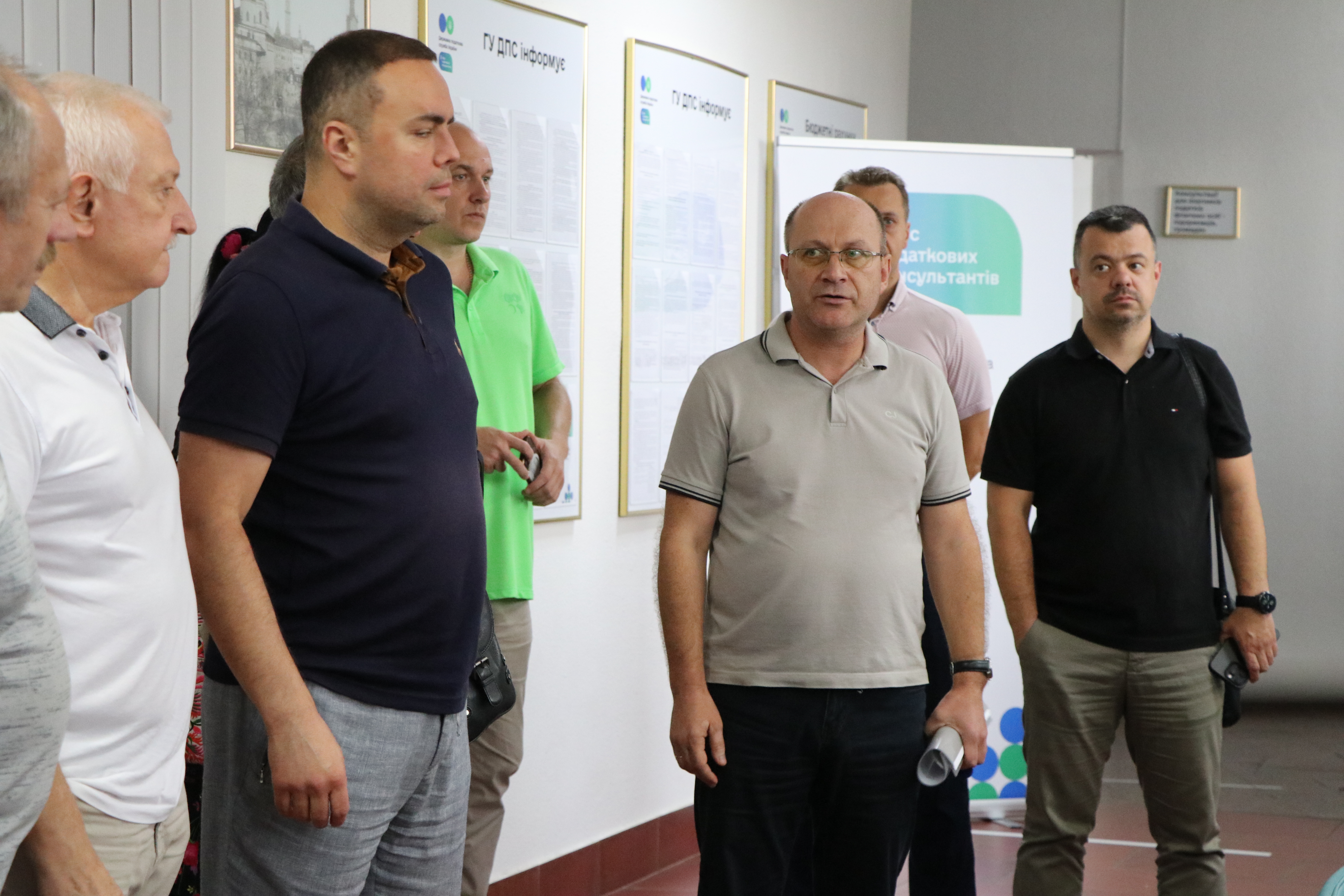 Членам Громадської ради презентовано новий сучасний сервіс - Офіс податкових консультантів, що нещодавно розпочав роботу у ГУ ДПС Львівщини. Фото № 6/5