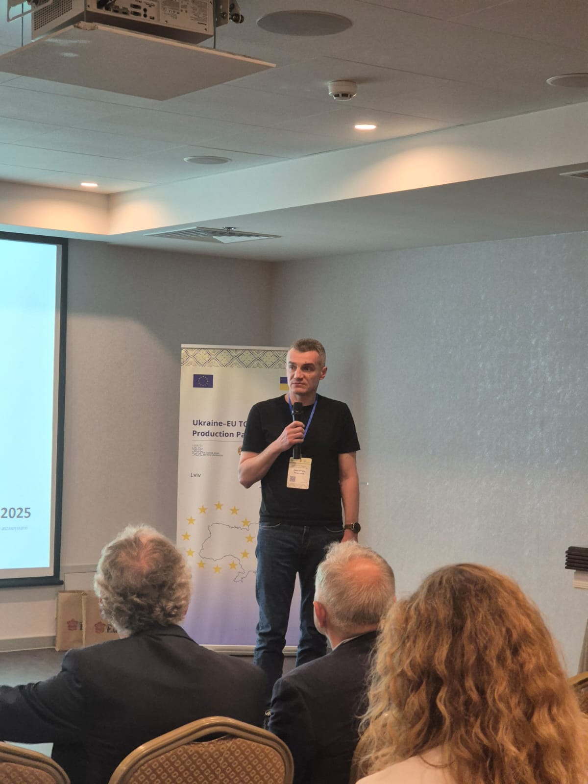 Керівник податкової Львівщини Микола Никитюк взяв участь у зустрічі партнерів легкої промисловості Україна–ЄС. Фото № 1/0