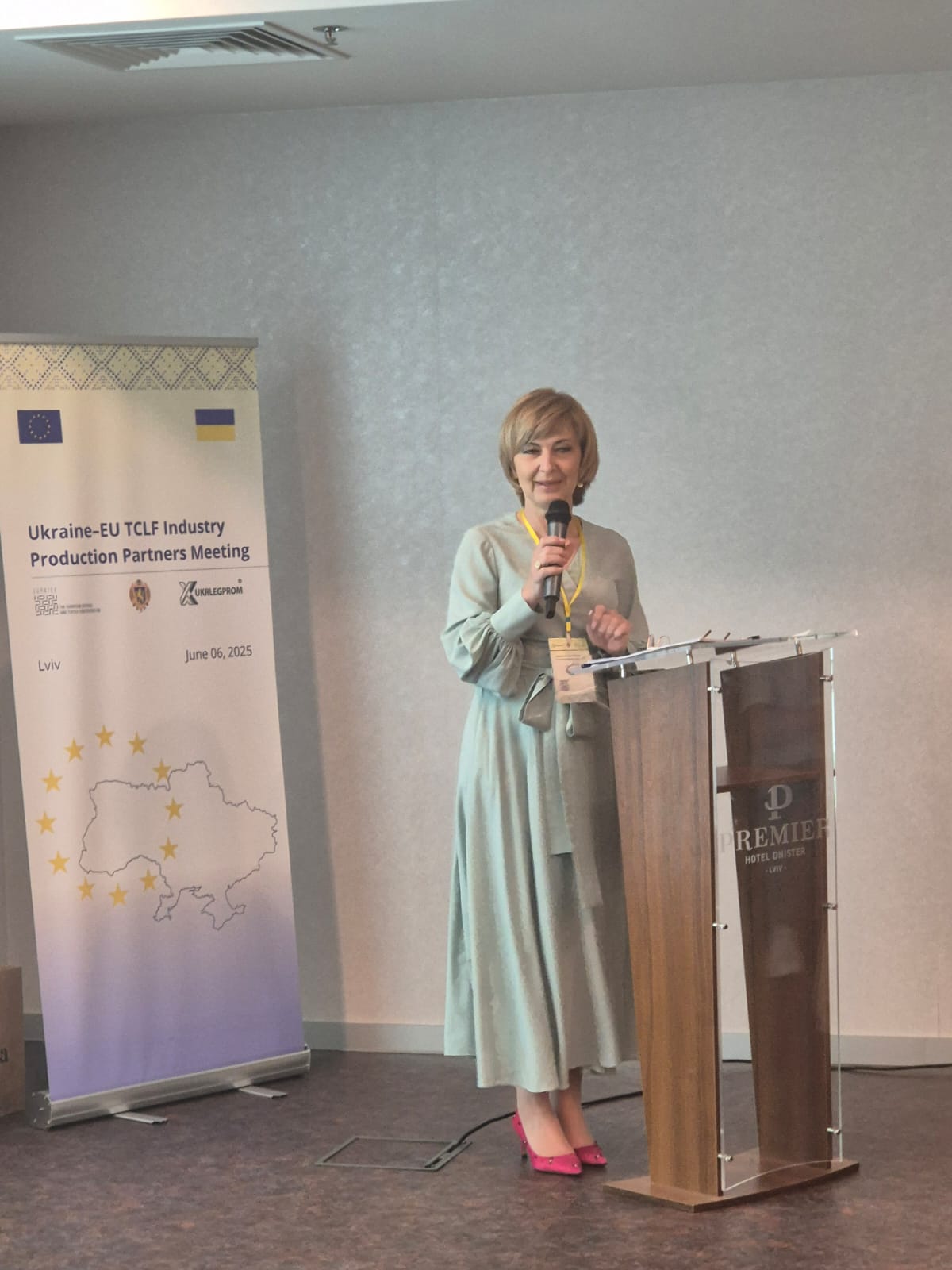 Керівник податкової Львівщини Микола Никитюк взяв участь у зустрічі партнерів легкої промисловості Україна–ЄС. Фото № 7/6