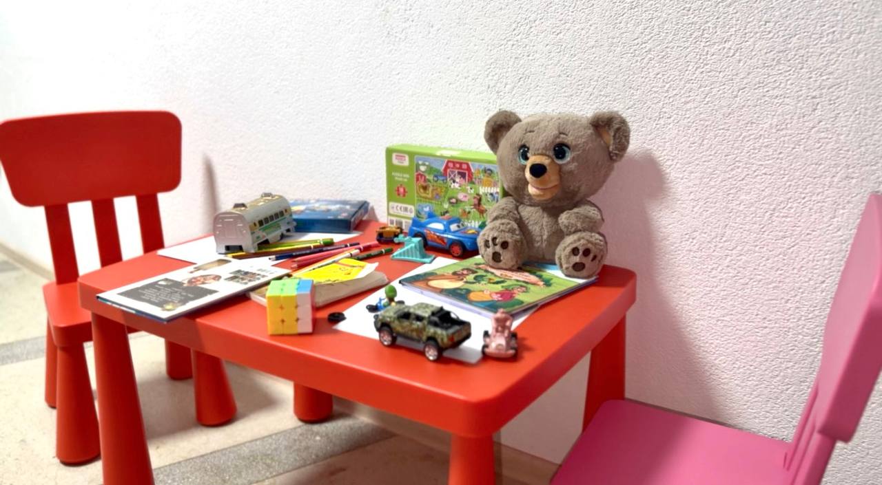 У Центрах обслуговування платників Львівщини обладнані дитячі куточки для батьків із дітьми. Фото № 2/1