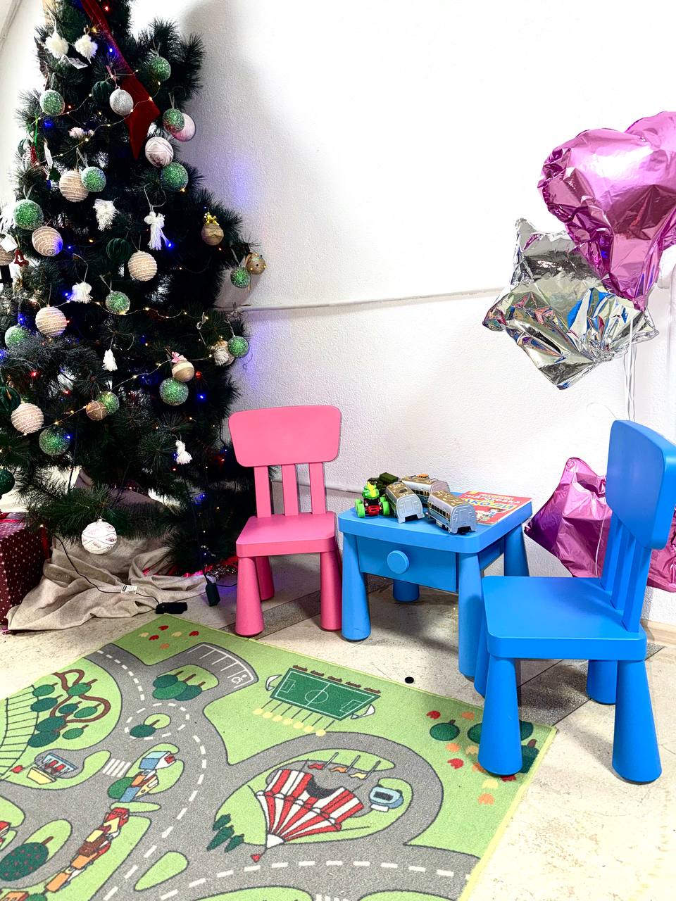 У Центрах обслуговування платників Львівщини обладнані дитячі куточки для батьків із дітьми. Фото № 3/2