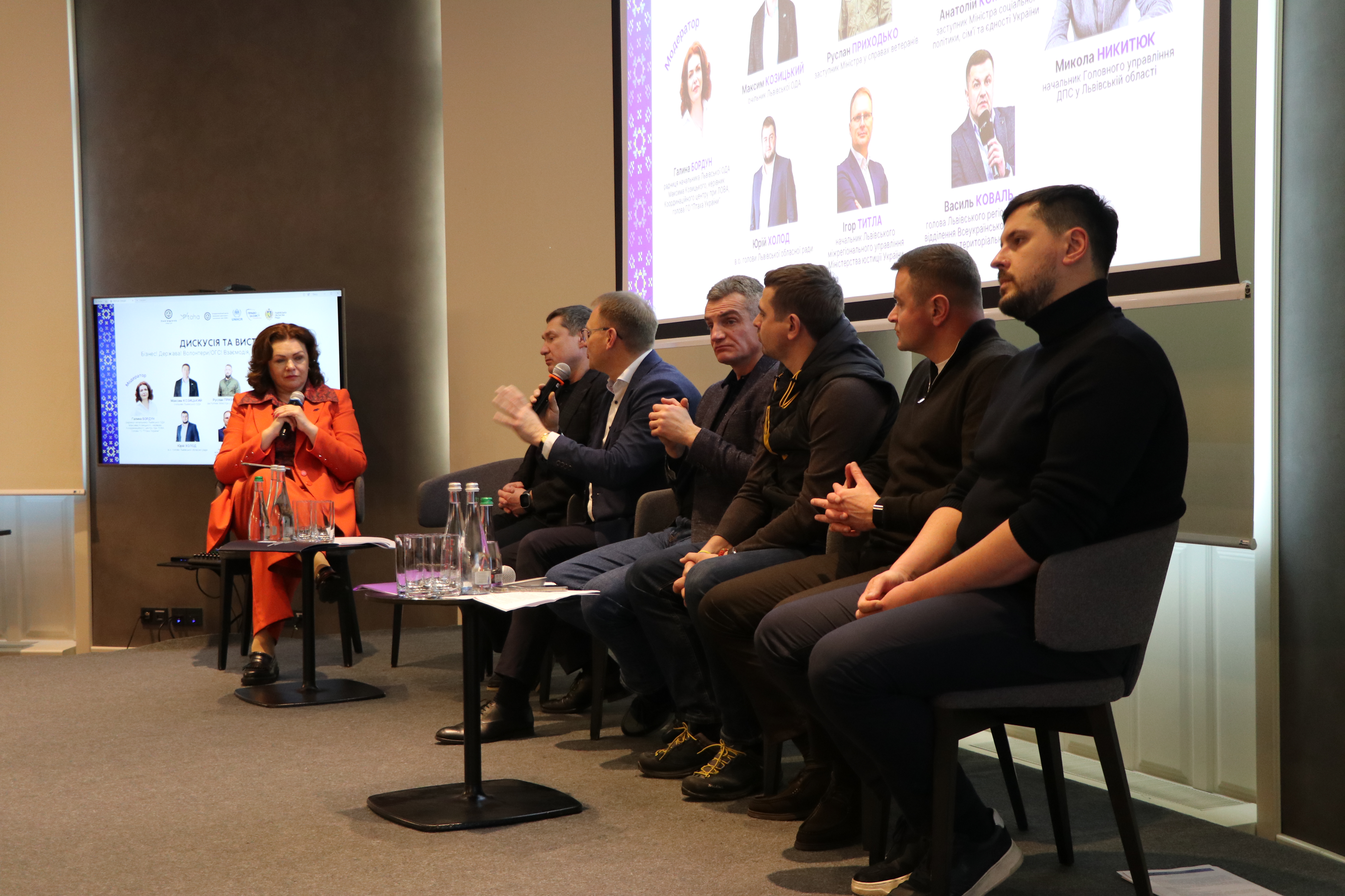 Податківці взяли участь у Форумі «Бізнес! Держава! Волонтери/ОГС». Фото № 14/13