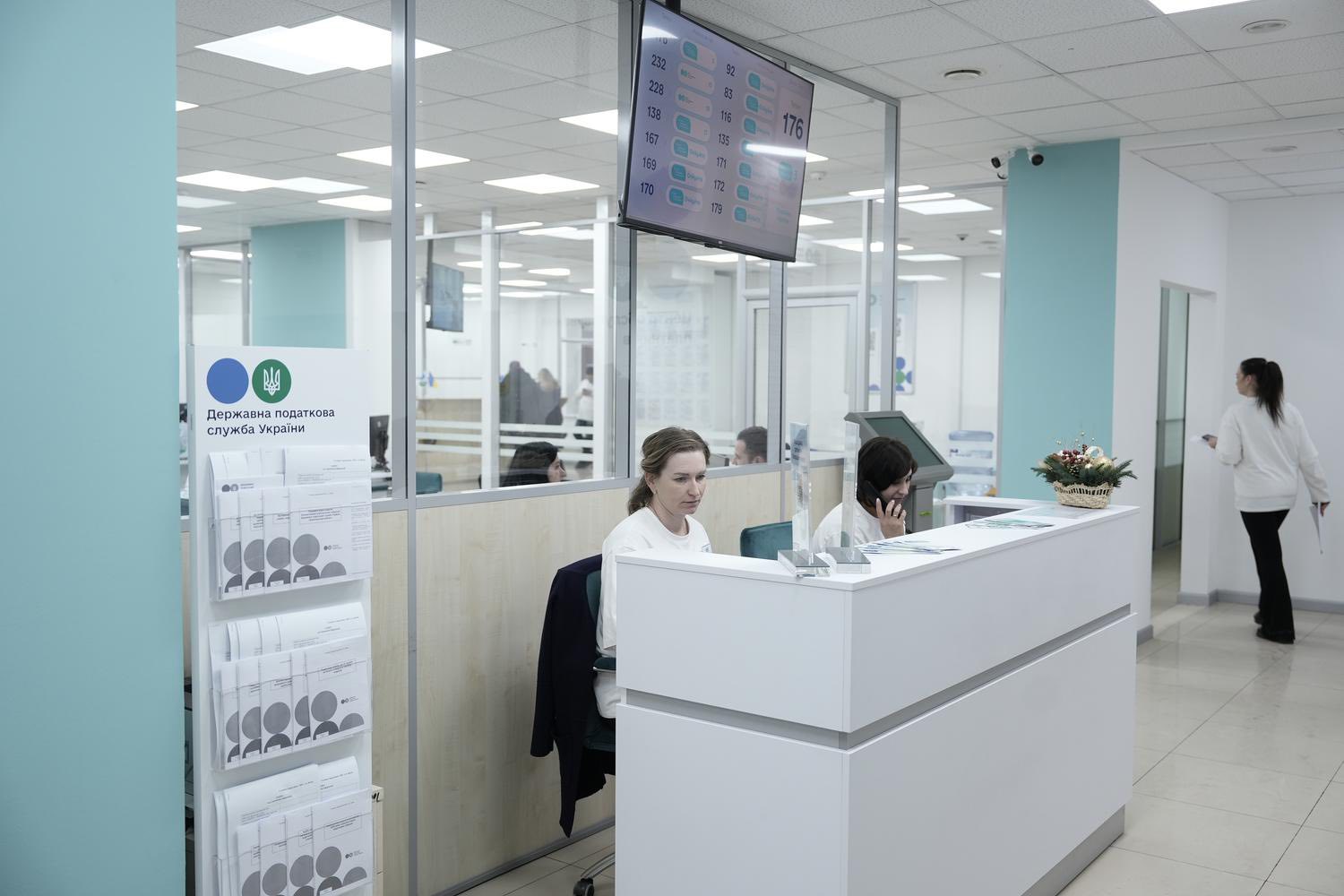 Леся Карнаух: 41 тисяча консультацій за 4 місяці роботи Офісів податкових консультантів, а відтепер записатись до них можна і онлайн. Фото № 1/0