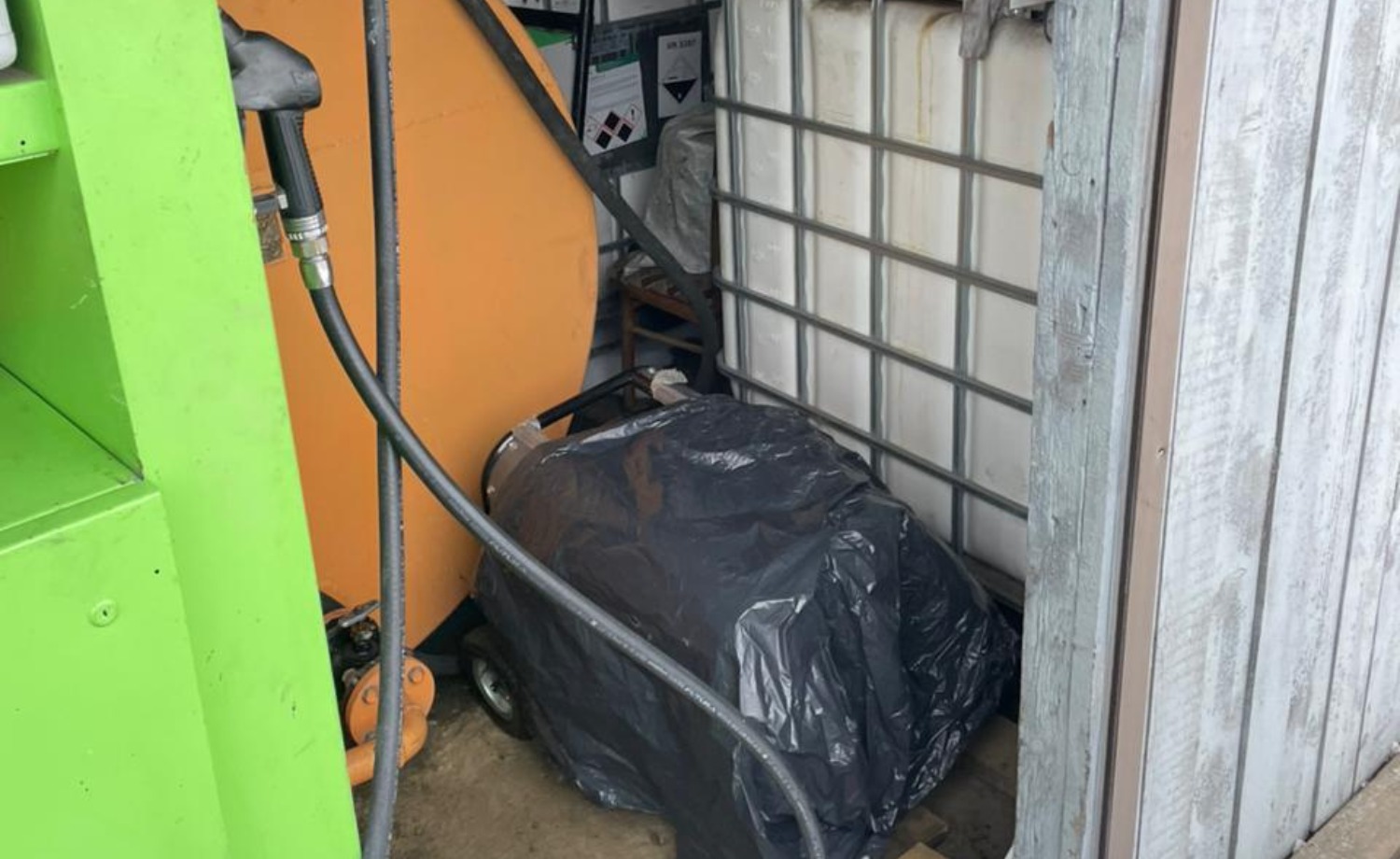 Без ліцензій і реєстрації: у січні ДПС викрила 37 точок незаконної торгівлі пальним. Фото № 5/4