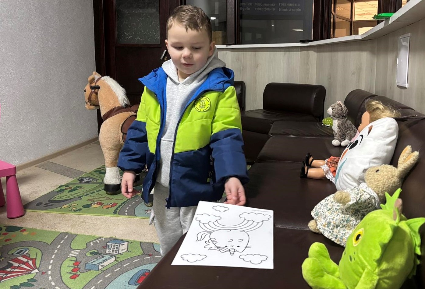 Безбар’єрна податкова: в усіх 19-ти Центрах обслуговування податкової Львівщини функціонують дитячі кімнати та куточки. Фото № 3/2