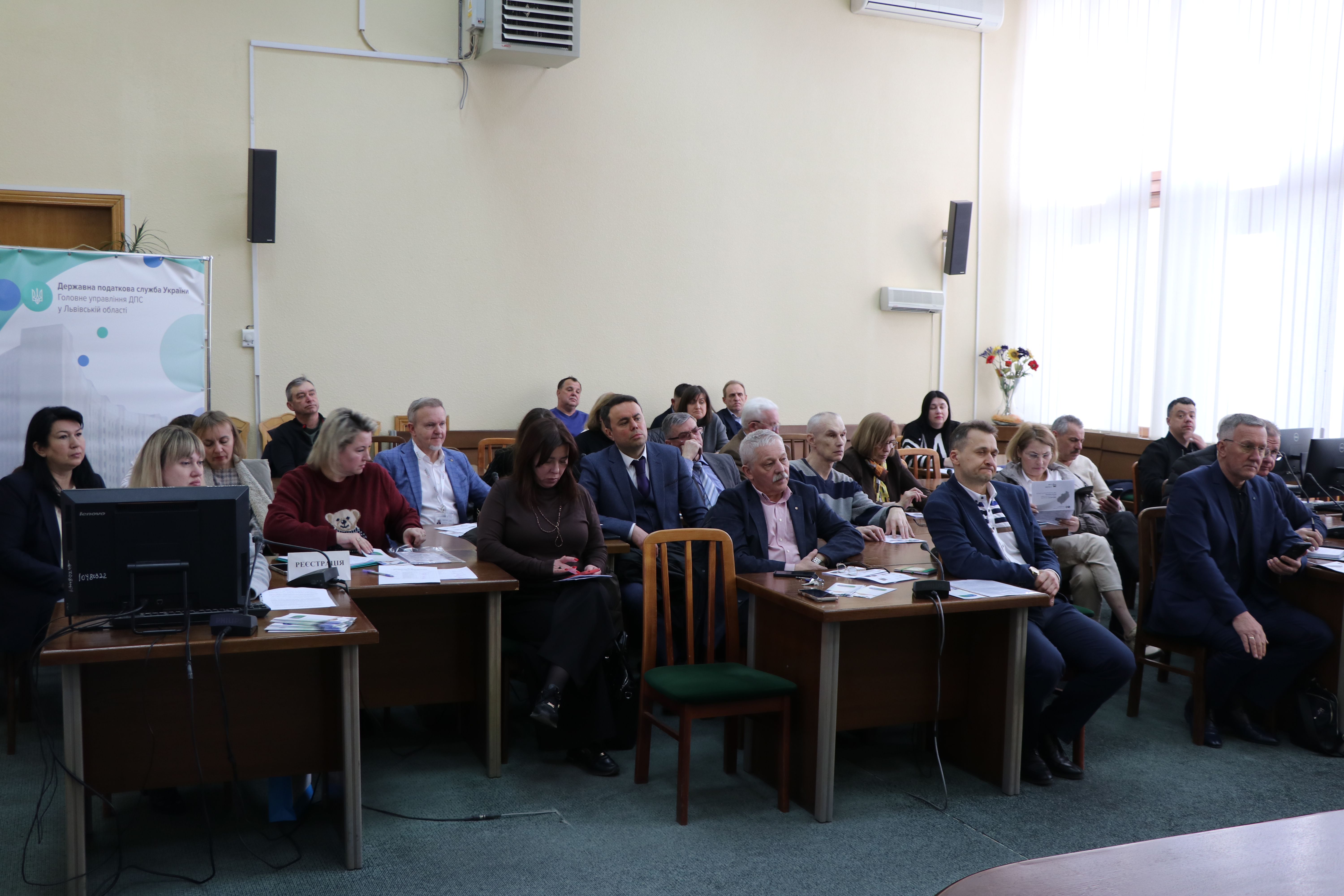 На засіданні Громадської ради начальник ГУ ДПС у Львівській області Микола Никитюк озвучив Публічний звіт про результати діяльності  служби у 2025 році. Фото № 2/1