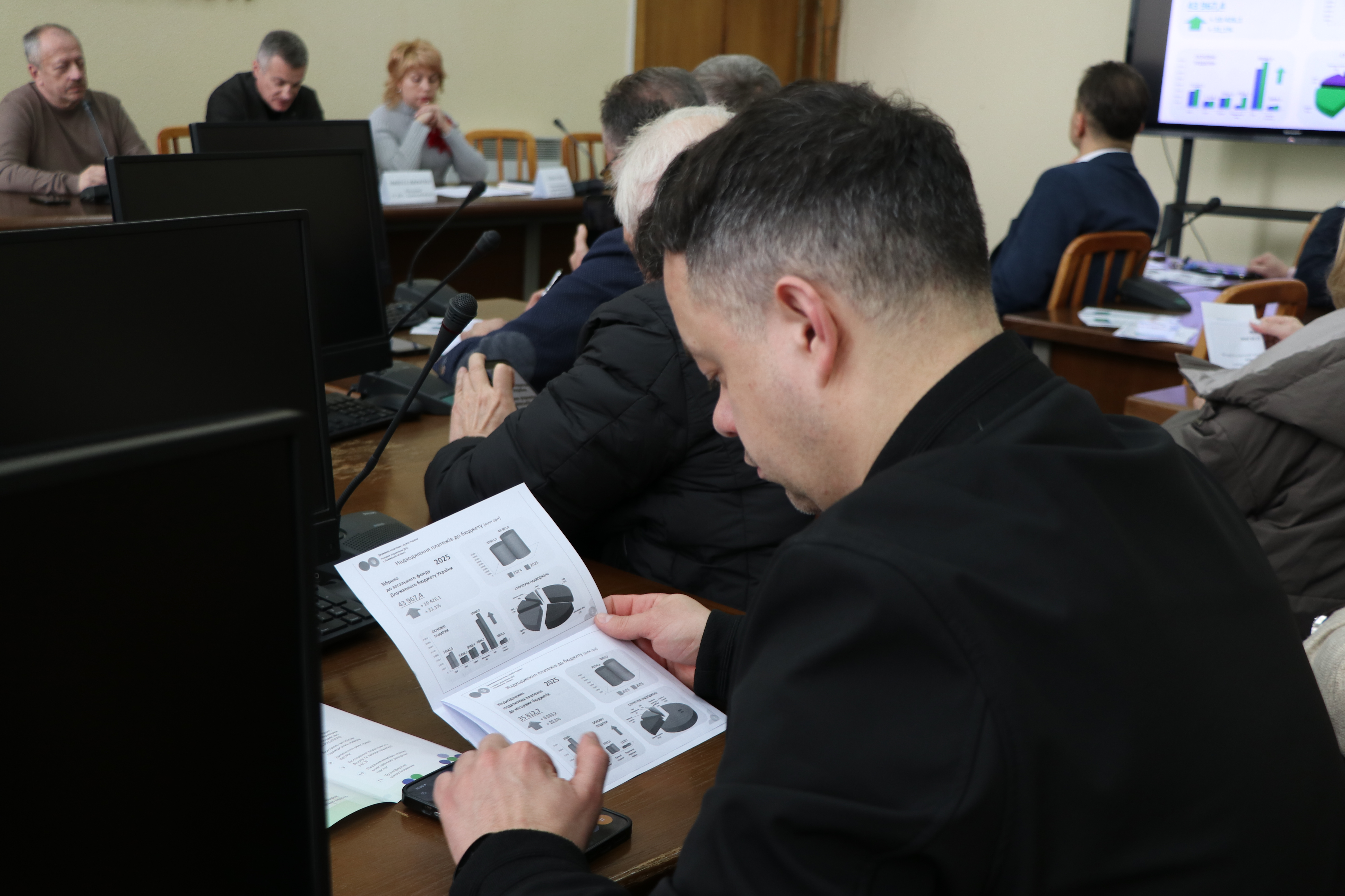 На засіданні Громадської ради начальник ГУ ДПС у Львівській області Микола Никитюк озвучив Публічний звіт про результати діяльності  служби у 2025 році. Фото № 5/4