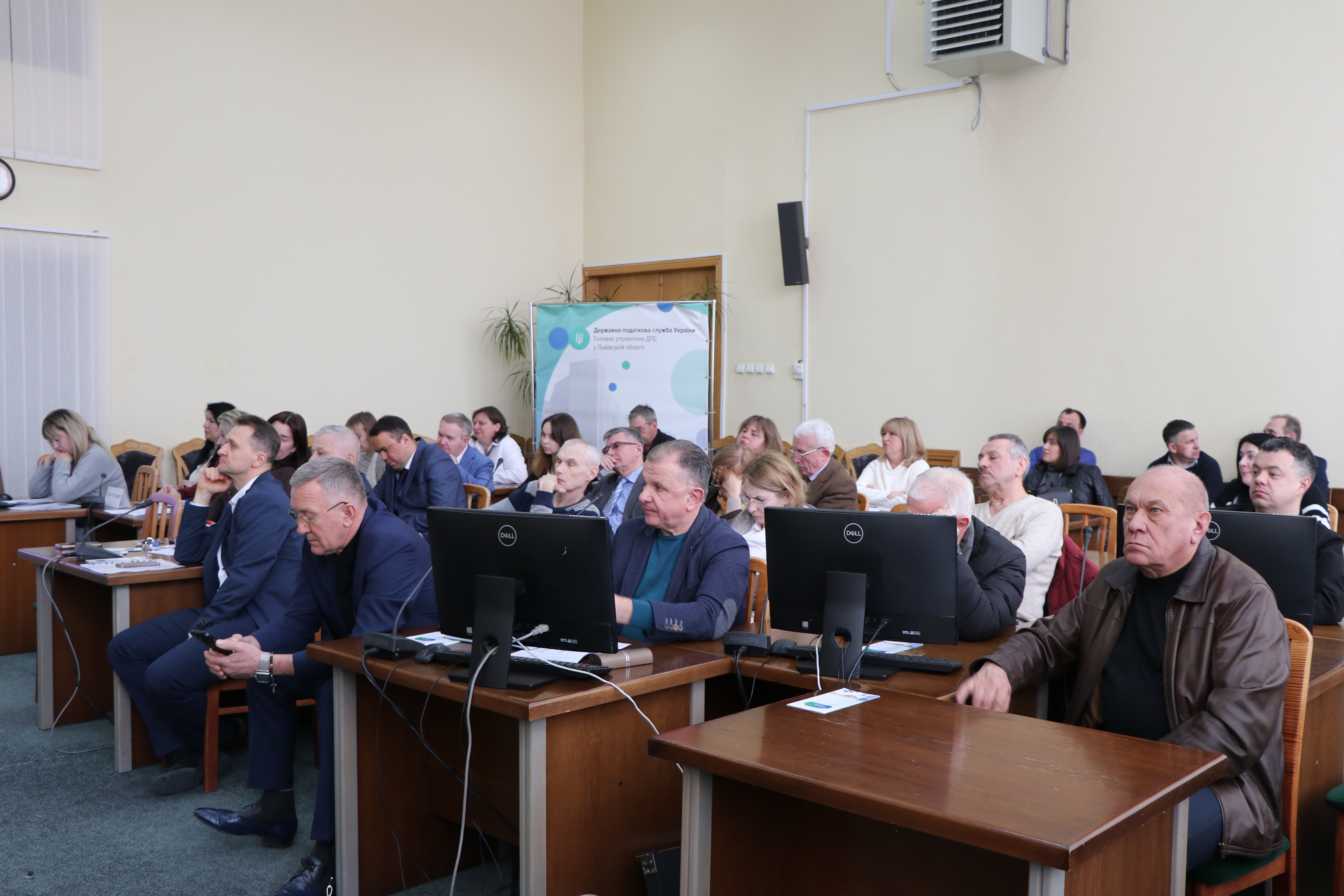 На засіданні Громадської ради начальник ГУ ДПС у Львівській області Микола Никитюк озвучив Публічний звіт про результати діяльності  служби у 2025 році. Фото № 14/13