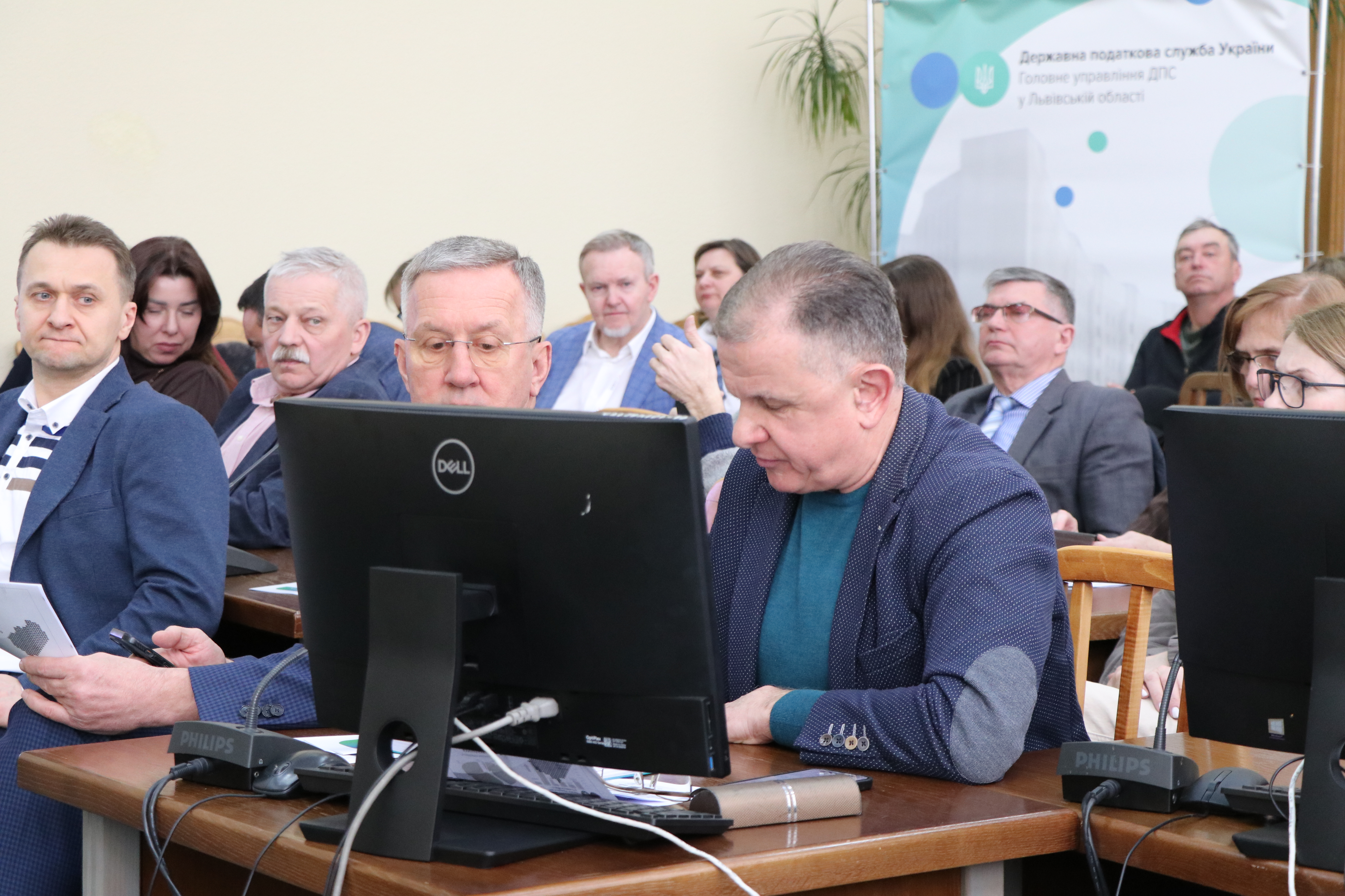 На засіданні Громадської ради начальник ГУ ДПС у Львівській області Микола Никитюк озвучив Публічний звіт про результати діяльності  служби у 2025 році. Фото № 17/16