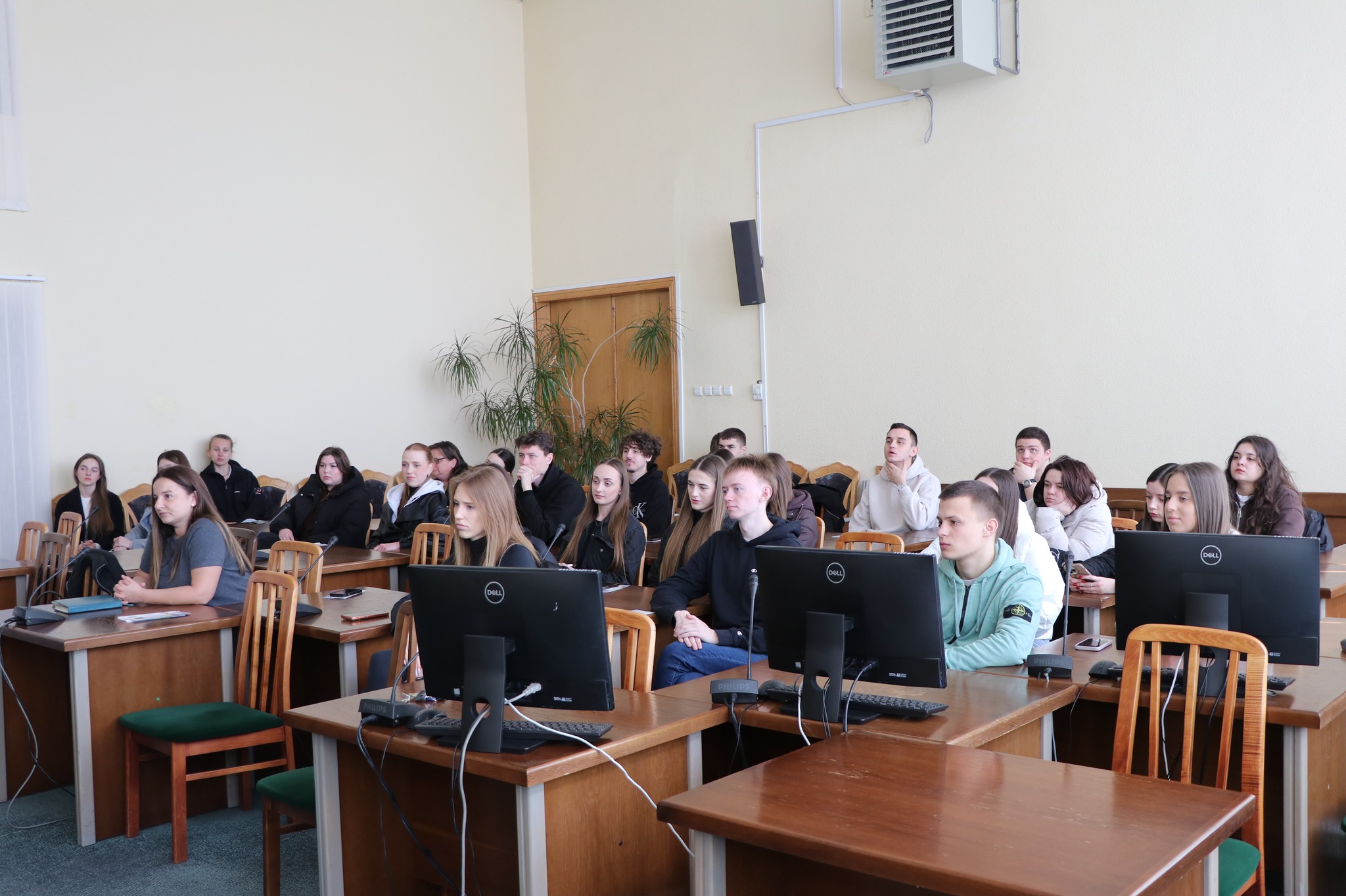 Податкову Львівщини відвідали майбутні правознавці. Фото № 2/1