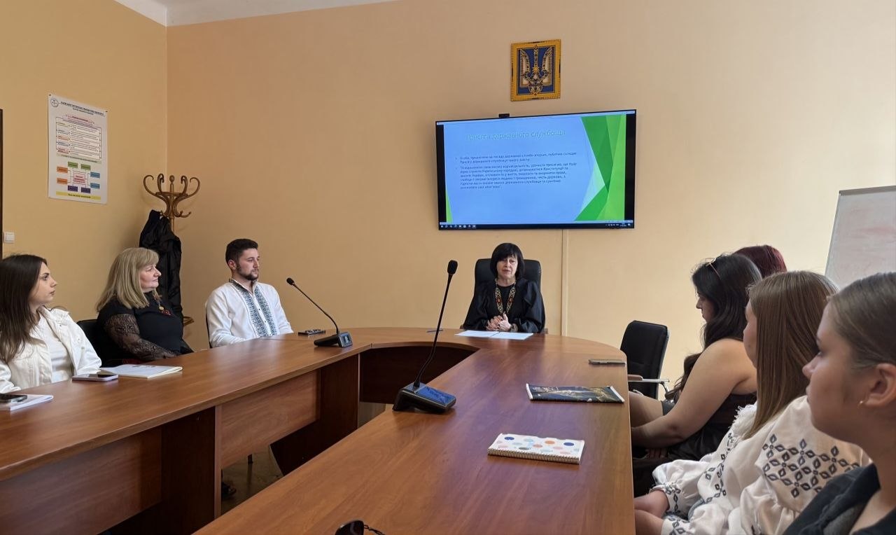 Студентів Львівського торговельно-економічного університету ознайомили з роботою податкової служби  та запросили стати частиною команди податківців. Фото № 3/2