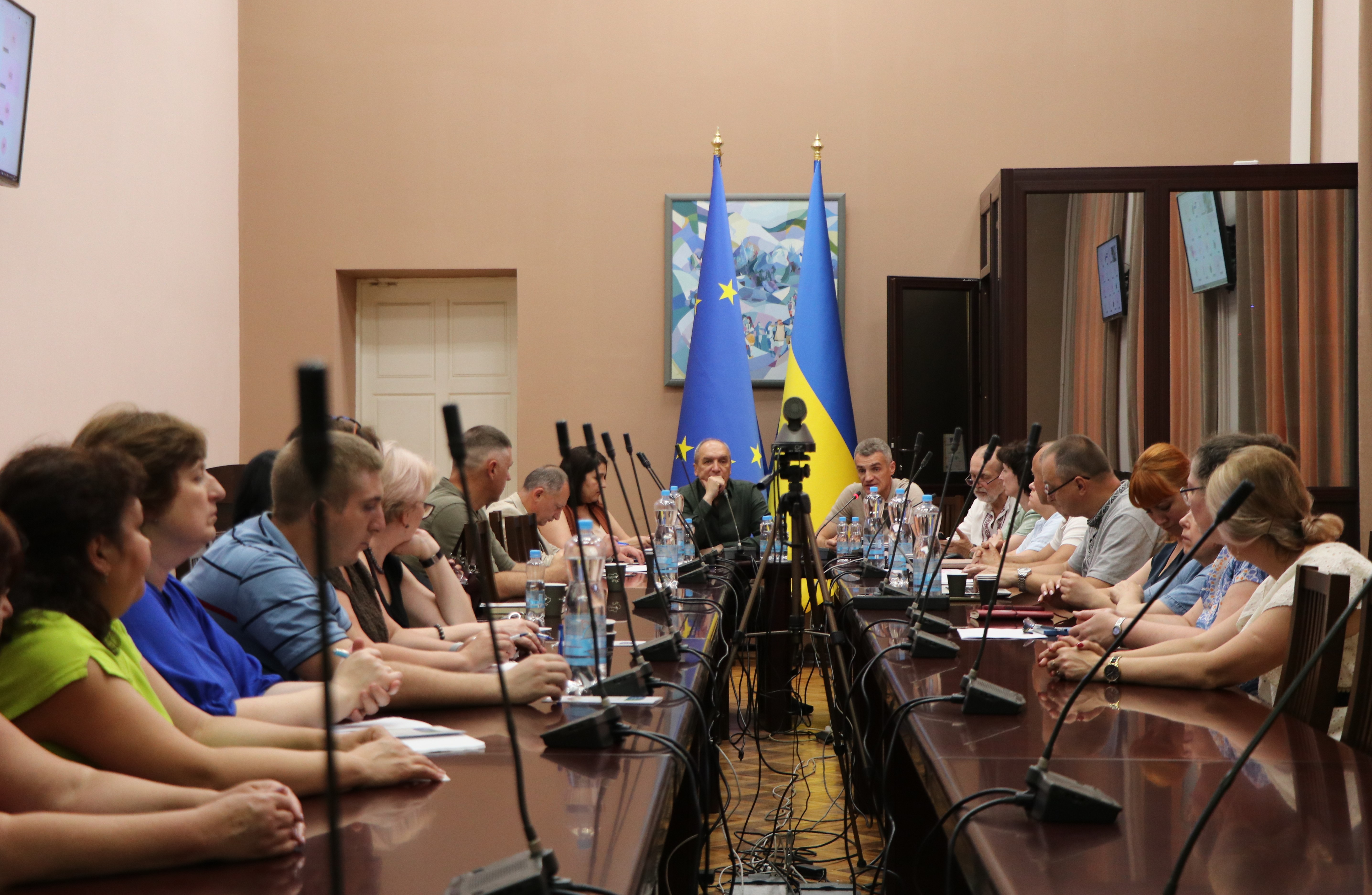 Податківці Львівщини обговорили з колективом ЛНУ ім. Івана Франка актуальні питання майнового оподаткування та електронних сервісів. Фото № 5/4