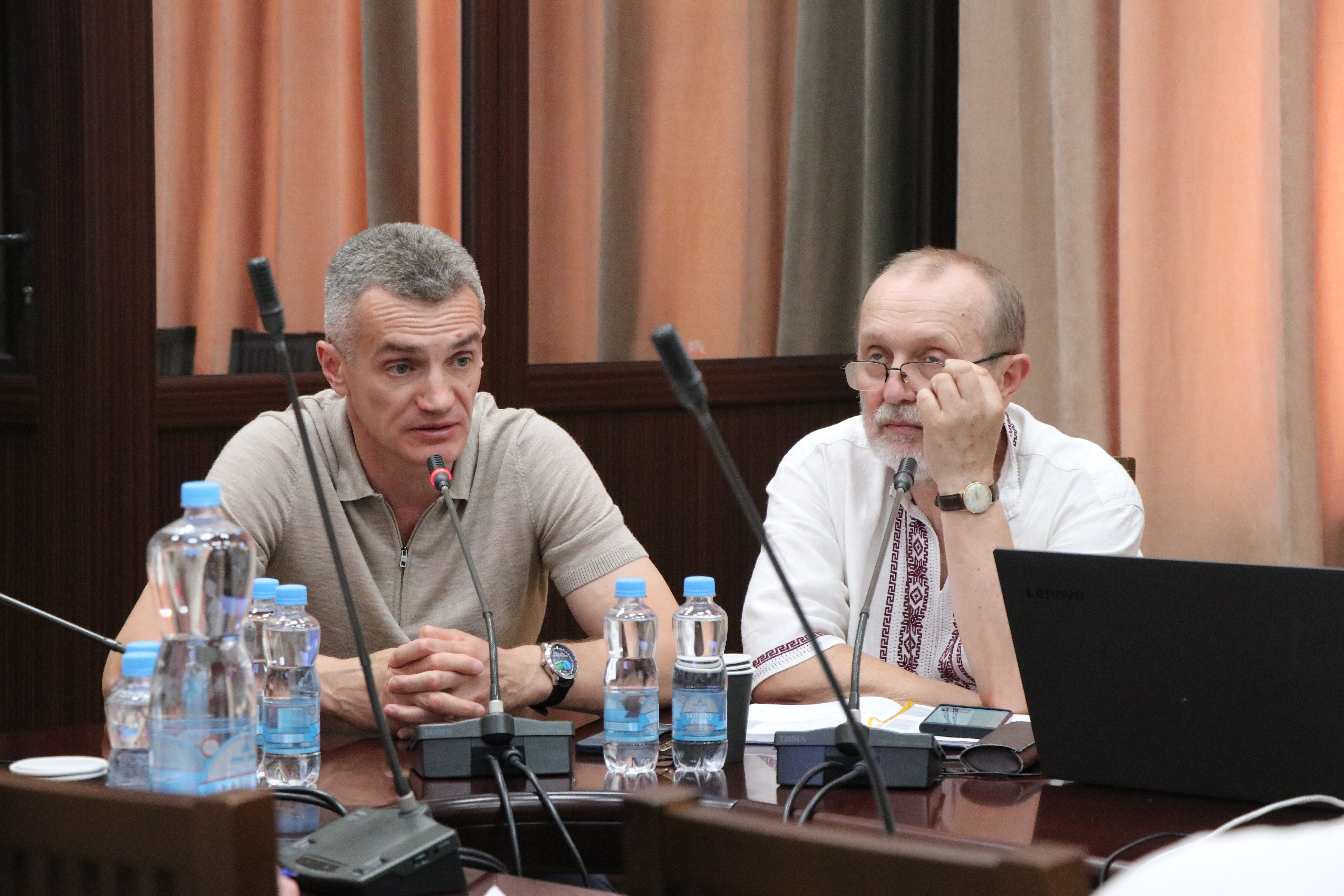 Податківці Львівщини обговорили з колективом ЛНУ ім. Івана Франка актуальні питання майнового оподаткування та електронних сервісів. Фото № 6/5